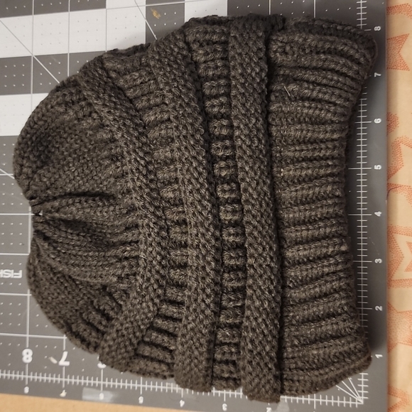 Knitted Beanie with Ponytail Exit ,Brand New - Picture 2 of 4